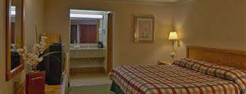 Monmouth Courtesy Inn מראה חיצוני תמונה